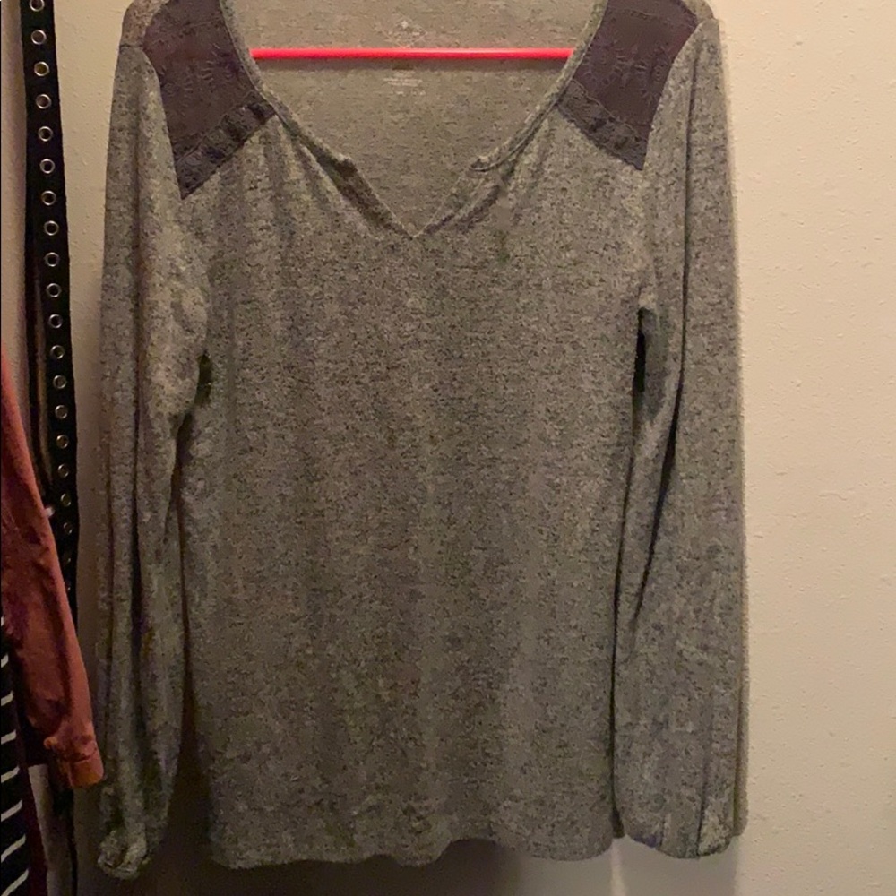 Long sleeve grey shirt